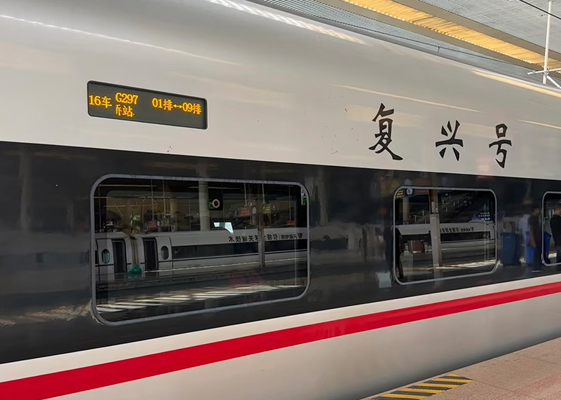 Side windows of high-speed trains, subways, and locomotives