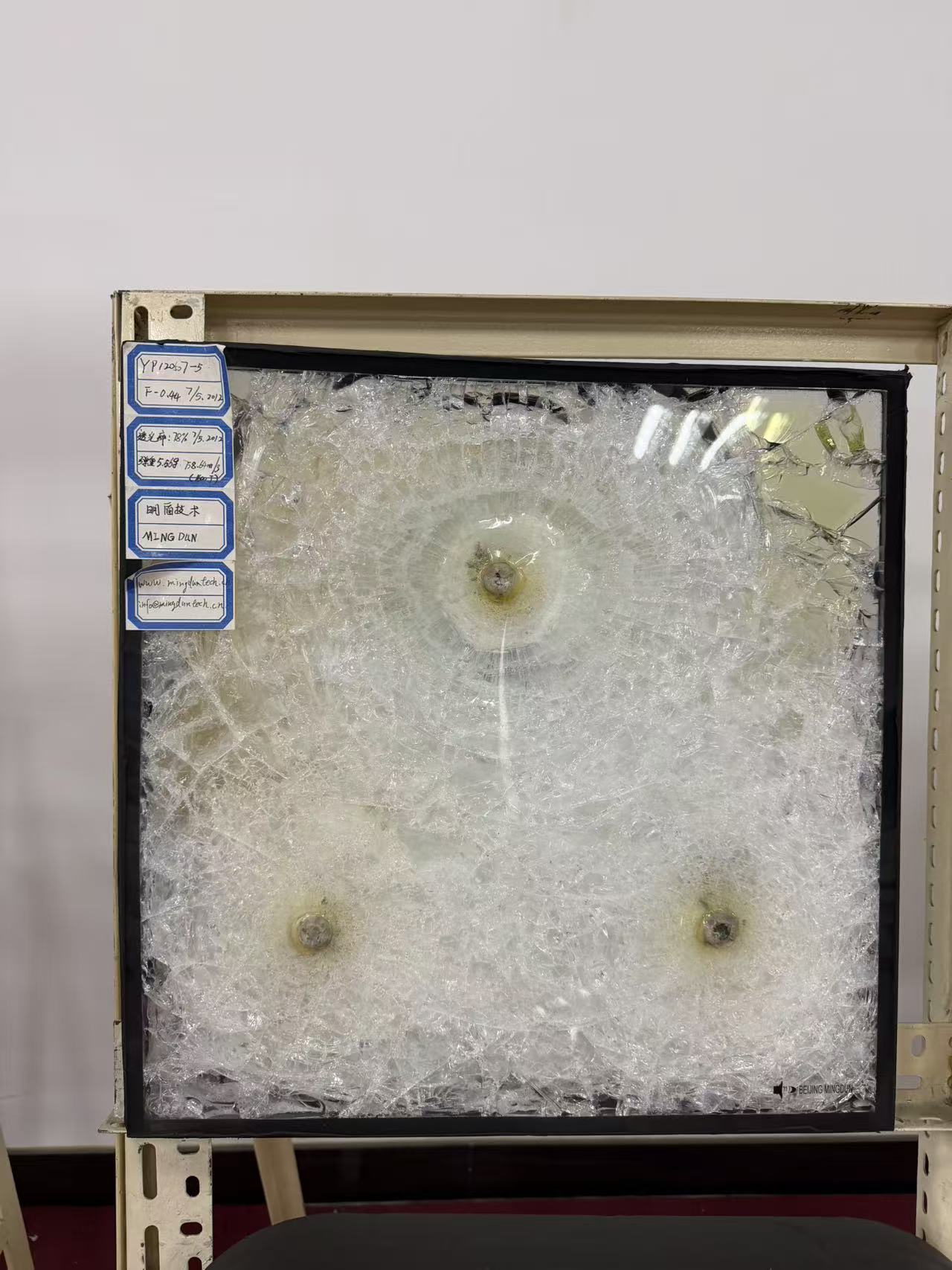 High permeability and low distortion! Mingdun HD visual bulletproof and explosion-proof glass gives consideration to protection and impression.